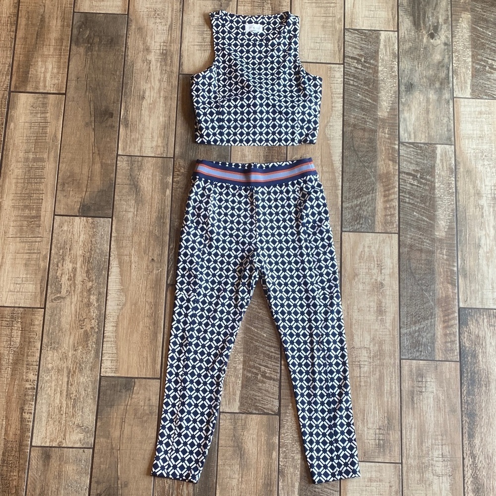 Lou & Grey athleisure set two piece cropped sleeveless top/leggings 🆕